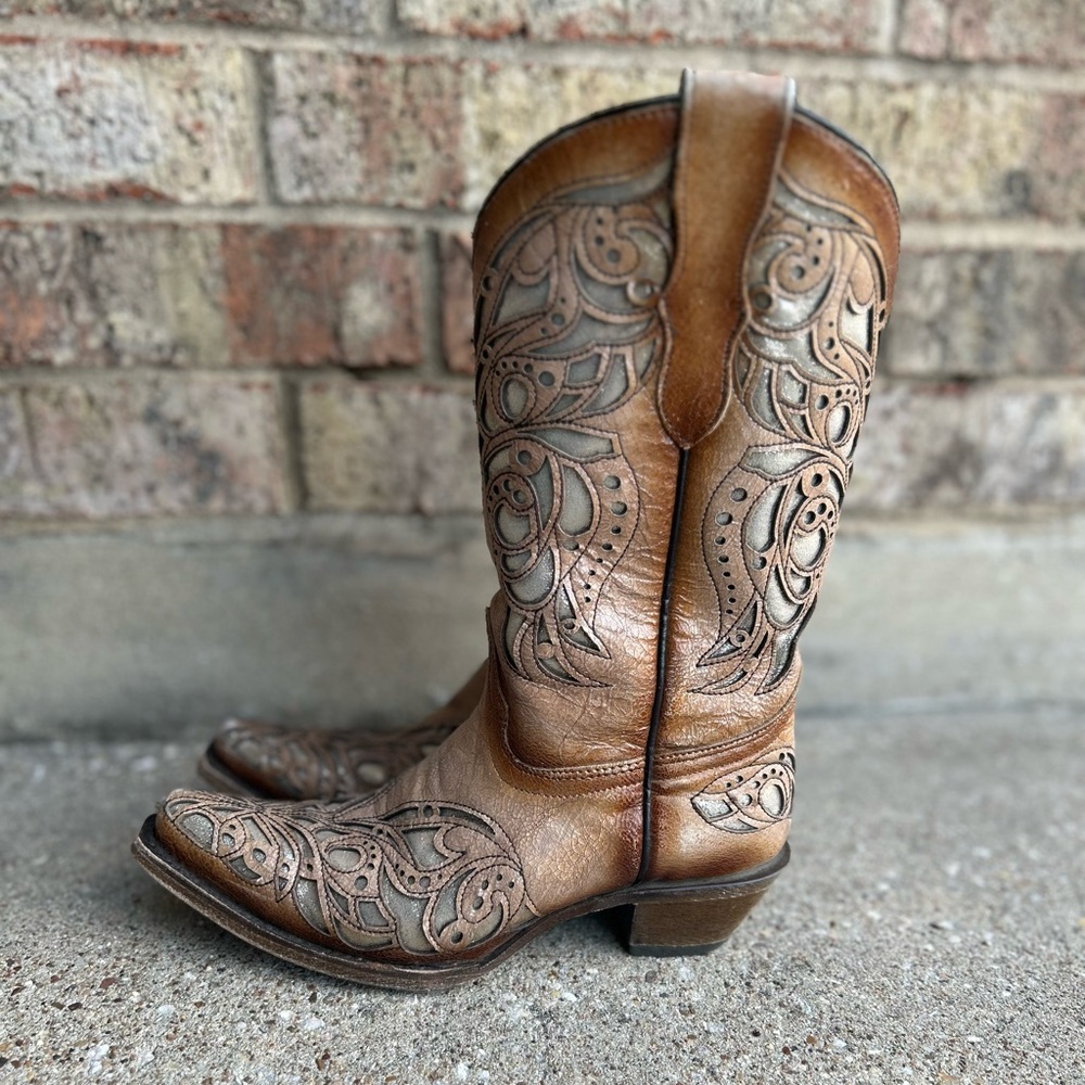 Gorgeous, girls western boots.